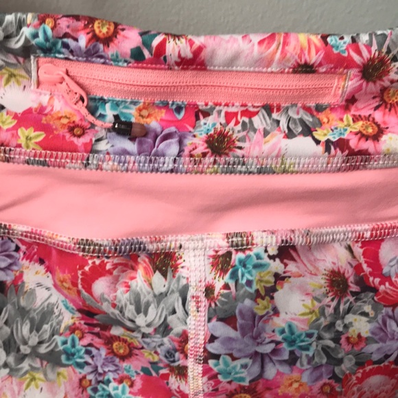 Lululemon Flowabunga floral crop inspire leggings - Picture 4 of 4